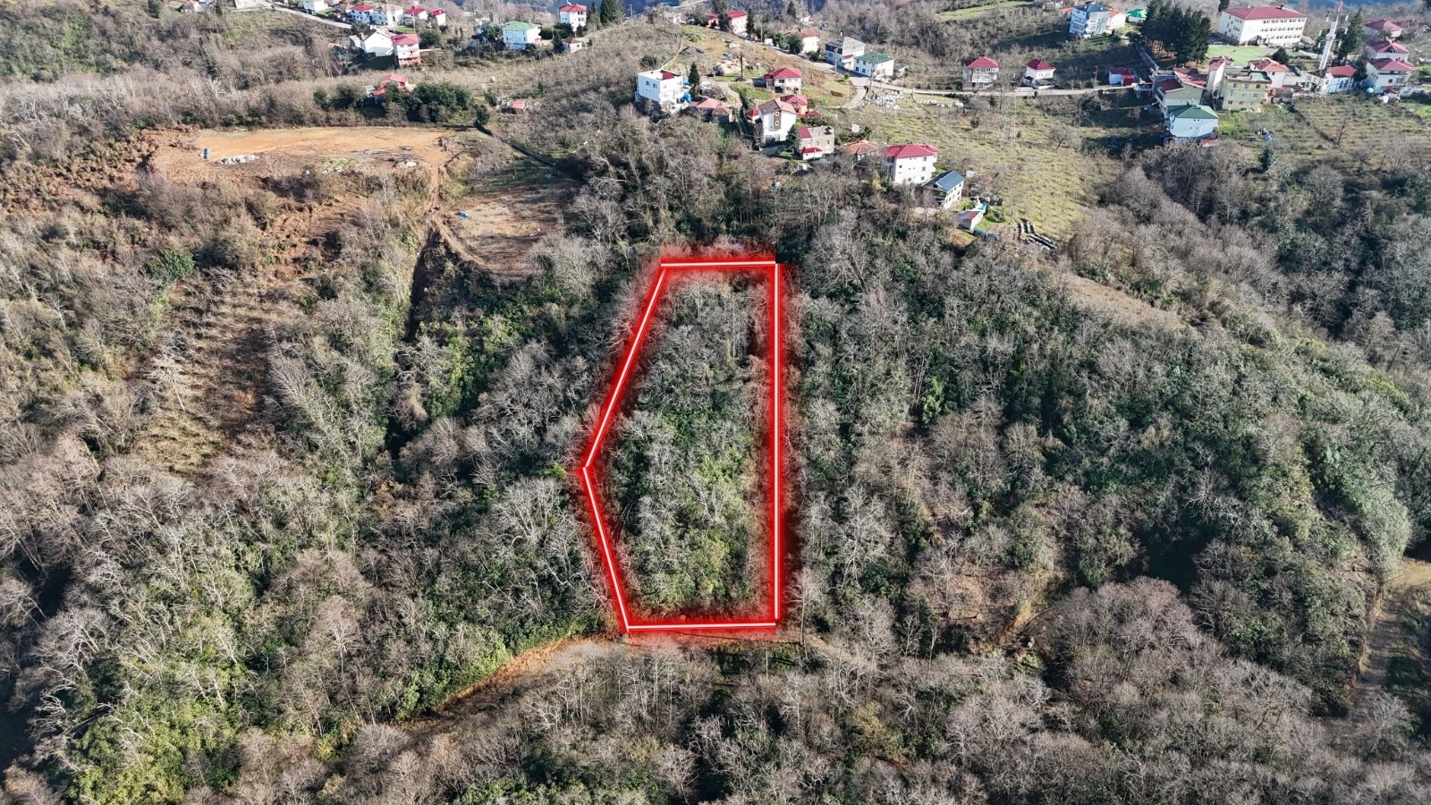 MABEL'DEN AKKESE MAHALLESİ 4.870 M2 SATILIK YOLA SINIR ARAZİ